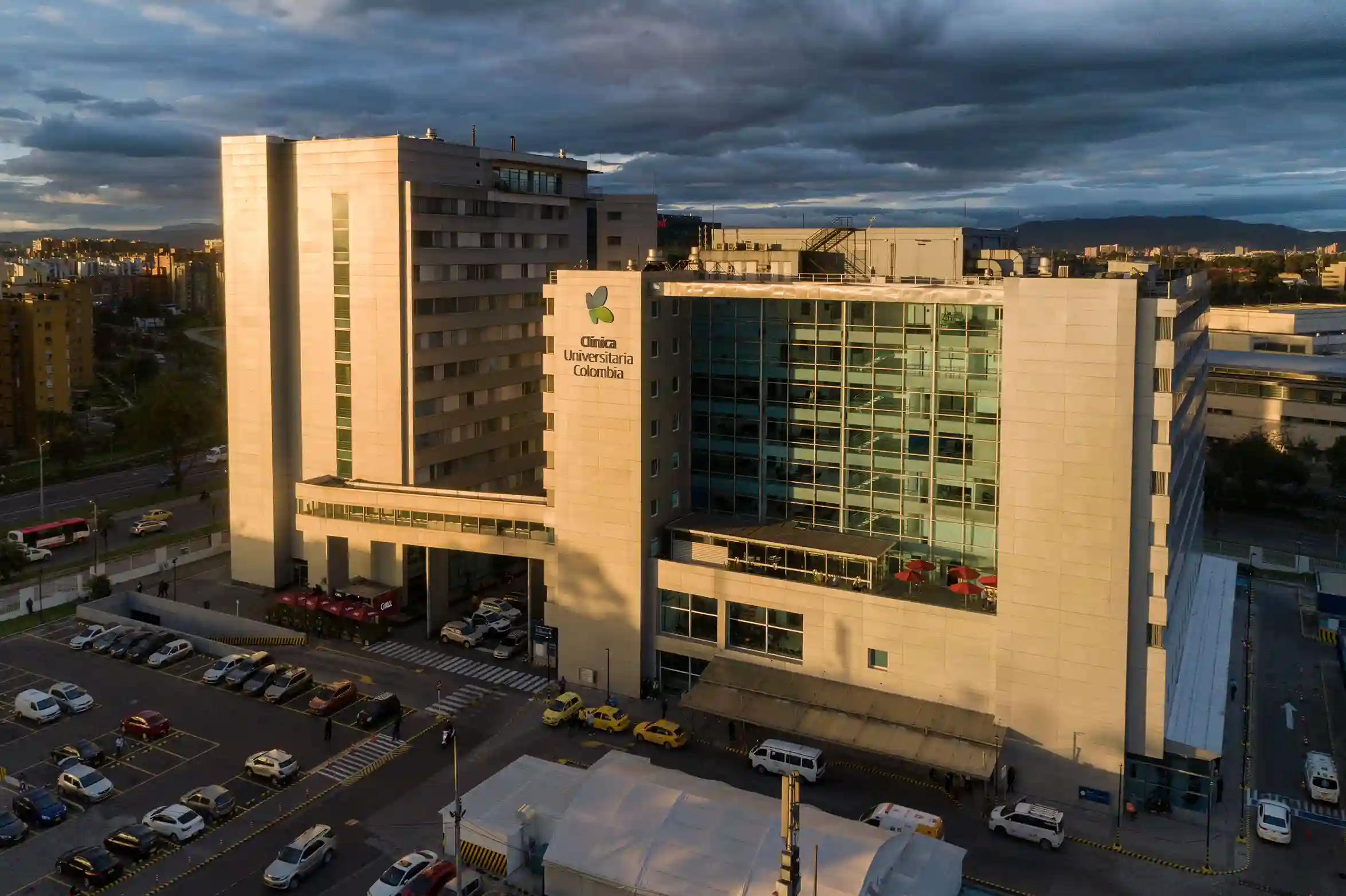Clínica Universitaria Colombia — vista aérea
